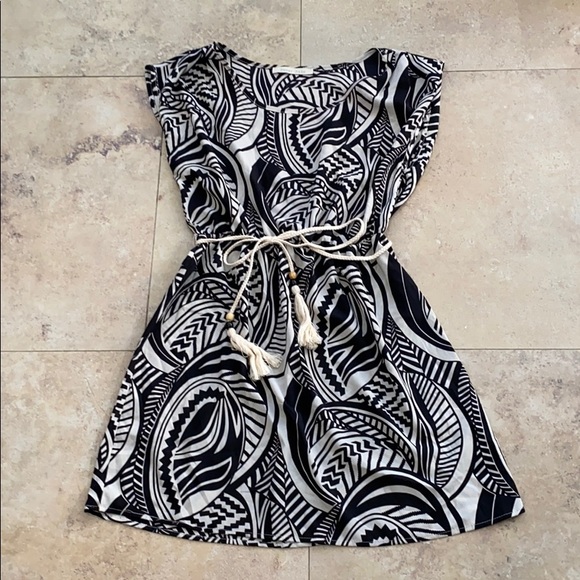 Tobi Dresses & Skirts - Tobi Belted Printed dress